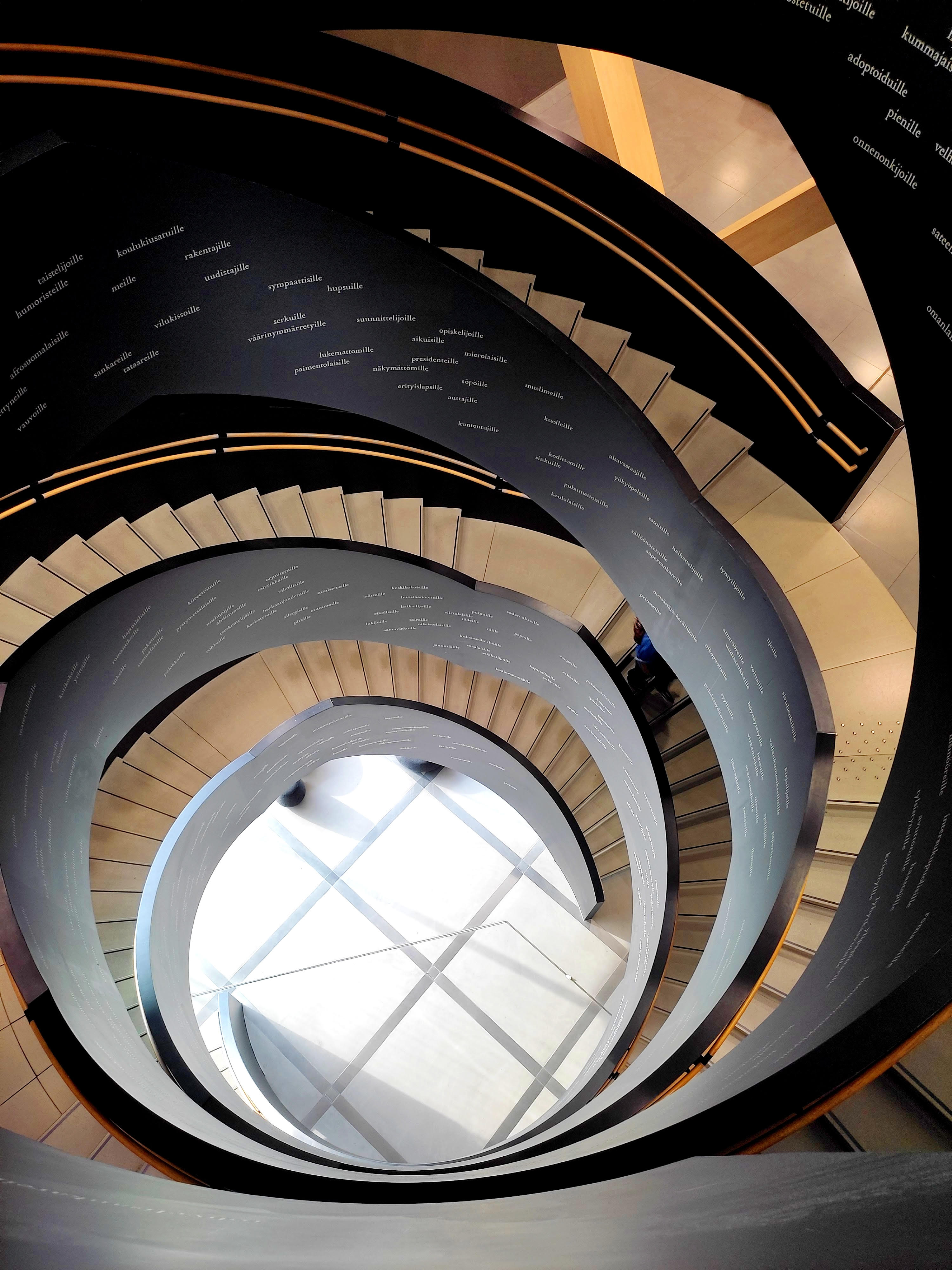 Helsingin keskustakirjasto Oodi - Biblioteca Central de Helsinque Oodi